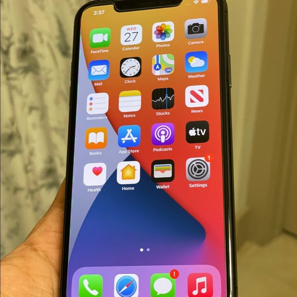 iPhone 11 Pro Max ready to use with any carrier - Picture 4 of 4